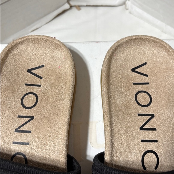 Vionic Evie knit Women's Black and Gold Slide Sandals. Like new! - Picture 3 of 6